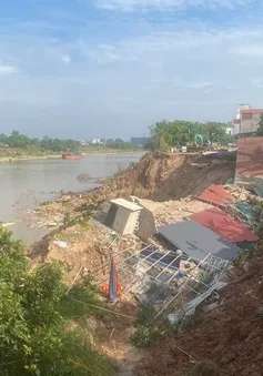 Sạt lở bờ sông Đuống tại quận Long Biên, Hà Nội đến mức khẩn cấp