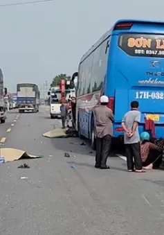 Xe máy va va chạm với ô tô khách, hai người tử vong