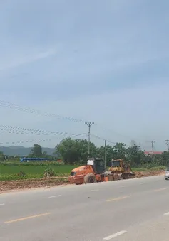 Vỡ ống nước khi thi công dự án mở rộng QL46, hàng nghìn hộ dân không có nước sinh hoạt