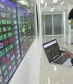 VN-Index giảm hơn 12 điểm