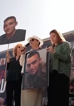 Israel: Gia đình các con tin đến biên giới truyền thông điệp yêu thương tới người thân