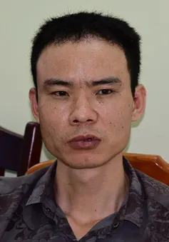 Gã đàn ông "phê" ma túy đá đến công an trình diện, lộ tàng trữ súng đạn tại nhà riêng