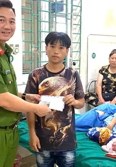 Chiến sĩ công an giúp sản phụ ''vượt cạn'' ngay trên vỉa hè lúc nửa đêm