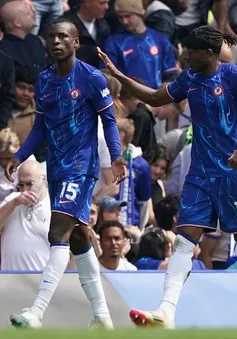 Chelsea thắng nhọc Everton, tạm trở lại top 4