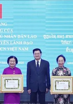 Chủ tịch nước Lương Cường và Tổng Bí thư, Chủ tịch nước Lào dự Lễ trao huân chương của Lào cho lãnh đạo cấp cao Việt Nam