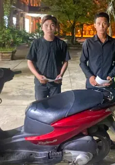 Hai thanh niên rủ nhau cướp giật dây chuyền vàng của nhiều phụ nữ đi đường
