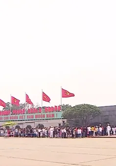 Hà Nội rộn ràng trong ngày kỷ niệm đất nước thống nhất