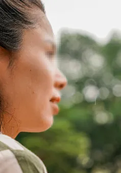 Niềm vui ngày trở về: Cô gái trẻ đón chờ giây phút đặc xá