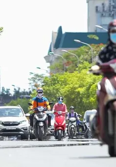 Nắng nóng bao trùm cả nước, có nơi trên 38 độ C, chiều tối mưa dông cục bộ