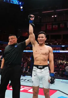 Võ sĩ 100% dòng máu Việt Nam đầu tiên giành chiến thắng tại UFC