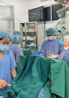 Bé gái 14 tuổi mắc u não hiếm do hội chứng di truyền