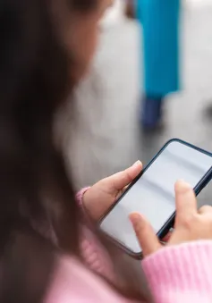 Người dùng smartphone có nên sử dụng miếng dán màn hình chống nhìn trộm?