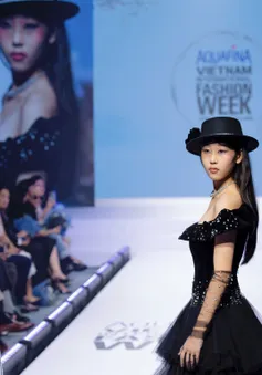 Tuần lễ Thời trang Quốc tế Việt Nam Xuân - Hè 2025: Thảo Nguyễn trình làng 2 thiết kế thanh lịch, cổ điển