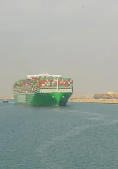 Kênh đào Suez giảm 15% phí quá cảnh
