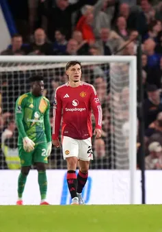 Cucurella tỏa sáng, Chelsea đánh bại Man Utd