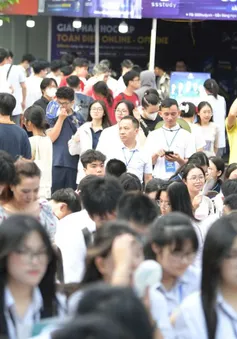 Hàng nghìn học sinh và phụ huynh dự Ngày hội khối ngành Khoa học và Công nghệ 2025