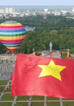 Lễ chào cờ và bay Đại kỳ Tổ Quốc kỷ niệm Sinh nhật Bác