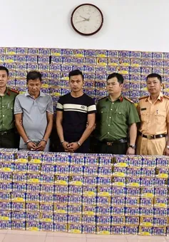Nghệ An: Bắt giữ 2 đối tượng dùng ô tô vận chuyển 1,5 tấn pháo nổ trái phép