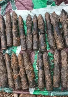 Phát hiện bom, đạn và nhiều vật liệu nổ ở hạ lưu Thuỷ điện Hoà Bình