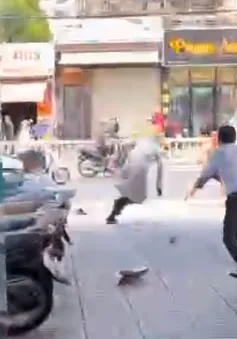Video: Các nhân viên ngân hàng chống trả tên cướp tại Vũng Tàu