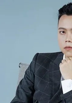 Ca sỹ Đình Dũng tổ chức minishow "Tình anh" tại bãi biển Trà Cổ