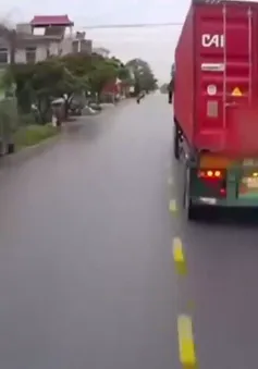 Thiếu an toàn khi vượt xe cùng chiều