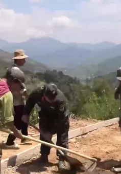 Bà con vùng căn cứ cách mạng vui mừng vì có đường giao thông nông thôn