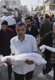 Viện trợ chưa được phân phát, Israel tiếp tục không kích Gaza khiến ít nhất 82 người thiệt mạng