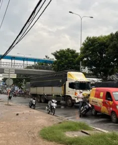 Tai nạn liên hoàn trước chợ đầu mối Thủ Đức, 2 người tử vong