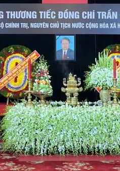 Dòng người xúc động đến viếng nguyên Chủ tịch nước Trần Đức Lương tại Hội trường Thống Nhất