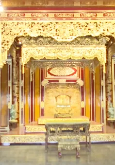 Ngai vua Triều Nguyễn ở Đại nội Huế bị xâm hại