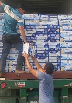 Tiếp tục đẩy mạnh cao điểm đấu tranh chống buôn lậu hàng giả