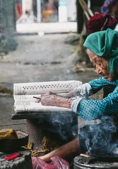 Những đôi tay 'kể chuyện' bằng sợi lanh Lùng Tám