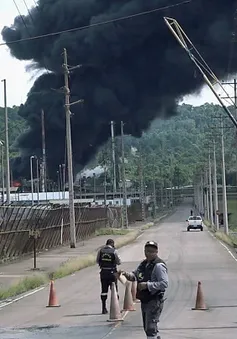 Hỏa hoạn làm tê liệt hoạt động tại nhà máy lọc dầu lớn nhất Ecuador