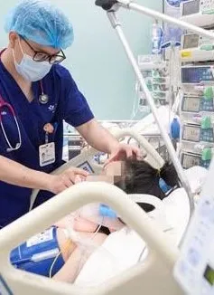 Hồi sinh bé gái 11 tuổi ngừng tuần hoàn do tai nạn cửa cuốn