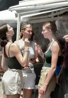 Athens chật vật chống chọi nắng nóng giữa mùa du lịch cao điểm