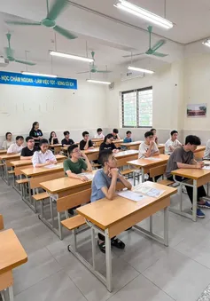9h hôm nay (6/6), thí sinh Hà Nội làm thủ tục dự thi vào lớp 10