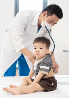 Trẻ dưới 2 tuổi chưa tiêm vắc-xin COVID-19 - có đáng lo khi COVID-19 trở lại?