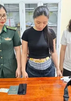 Người phụ nữ quấn 4 kg vàng quanh bụng mang qua biên giới