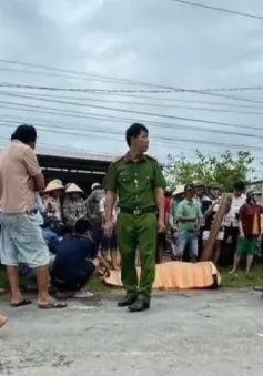 Vướng dây điện sau mưa lớn, 2 thanh niên đi xe máy tử vong
