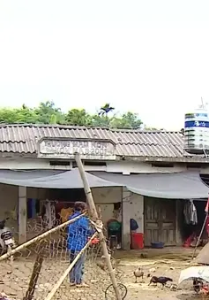 Nhiều hộ dân vùng sạt lở ở Hòa Bình sống tạm bợ suốt nhiều năm