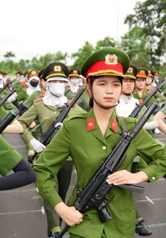 Khối nữ chiến sĩ cảnh sát đặc nhiệm tham gia nhiệm vụ A80 miệt mài luyện tập dưới cái nắng gay gắt