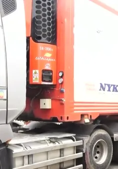 Tràn lan xe chở container phi tiêu chuẩn, tiềm ẩn nguy cơ mất an toàn
