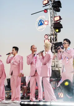 Liveshow của Nhà trẻ tặng khán giả nhiều món quà âm nhạc, "thủ lĩnh" Đinh Tiến Đạt hé lộ ca khúc mới về gia đình