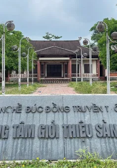 Nơi quảng bá nghề trở thành điểm tập kết rác
