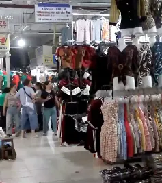 Giá thuê ki ốt ở chợ Vinh ở mức cao, tiểu thương gặp khó