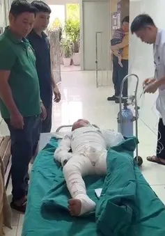 Thanh Hóa: Bé 6 tuổi bỏng nặng, sống với bố nghèo và bà nội già