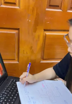 Sĩ tử tận dụng mạng xã hội để ôn thi hiệu quả