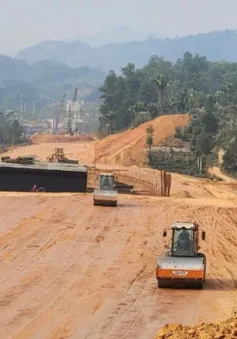Đẩy nhanh tiến độ 4 dự án giao thông trọng điểm để đạt mục tiêu 3.000 km đường bộ cao tốc