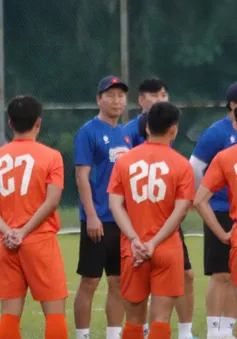 HLV Kim Sang-sik có "vũ khí bí mật" trong buổi tập đầu tiên của ĐTQG Việt Nam tại Malaysia